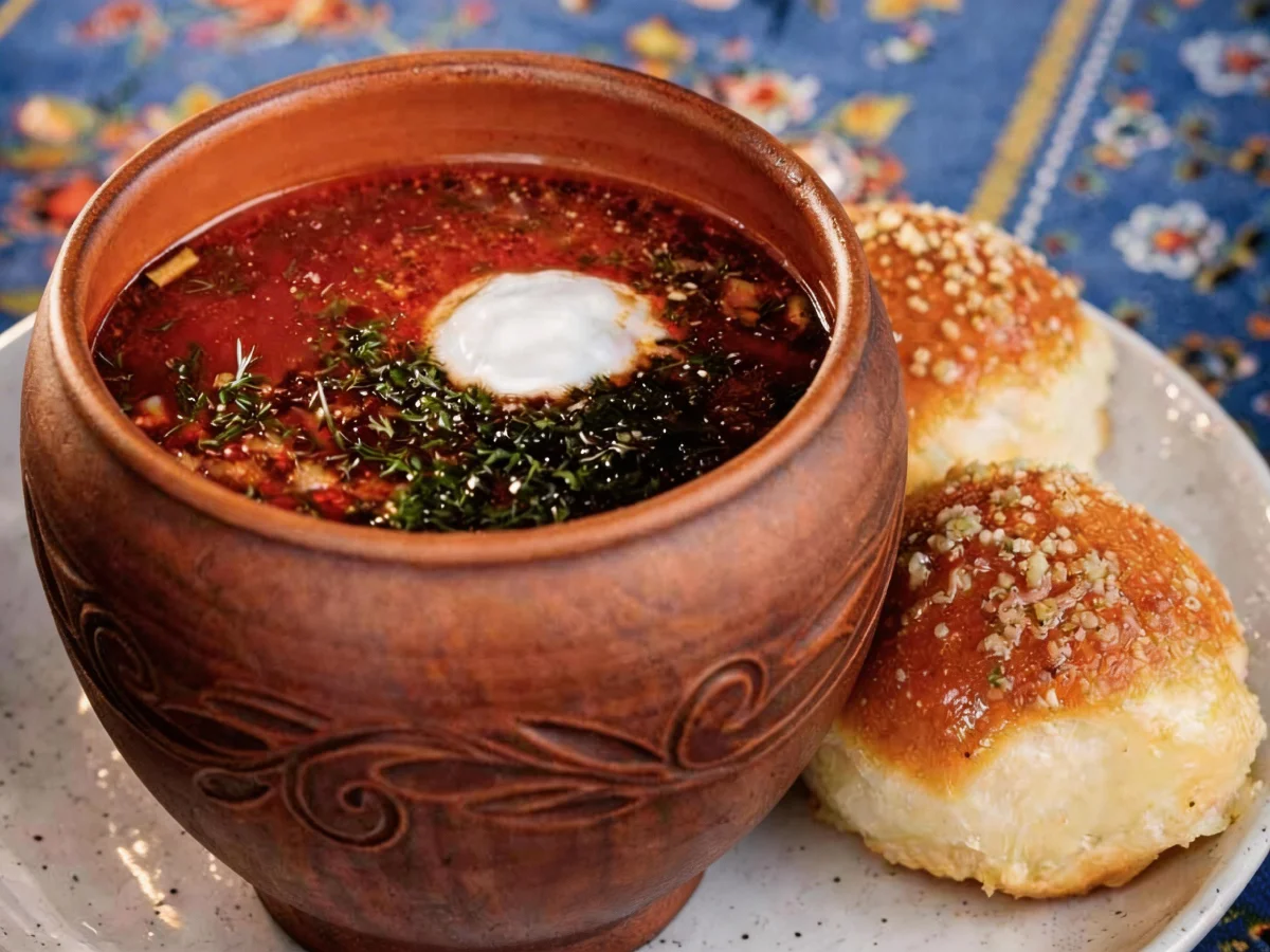 Борщ украинский с пампушками